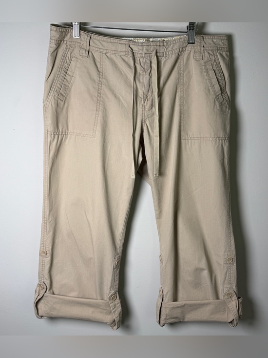 Old Navy Pants - Vintage Y2K Old Navy Cargo Capris | Size 12 | Khaki | Roll-Tab Hem | Crunchy